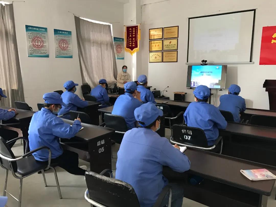 為企業(yè)、工廠(chǎng)等復(fù)工人員聚集地?開(kāi)展疫情健康防護(hù)知識(shí)培訓(xùn)