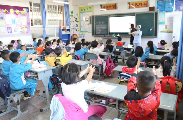 保山安利醫(yī)院為隆陽區(qū)四小、五小、七小、漢莊小學、永昌小學開展復學疫情防護知識培訓