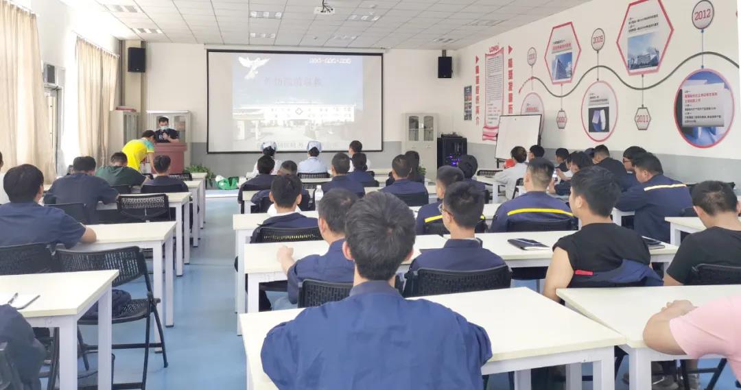 醫(yī)務(wù)人員到保山隆基硅材料有限公司開展急救知識培訓