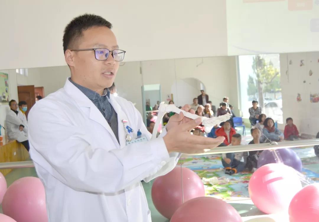 暑期青少年脊柱健康公益課，線上一對一教學(xué)指導(dǎo)！