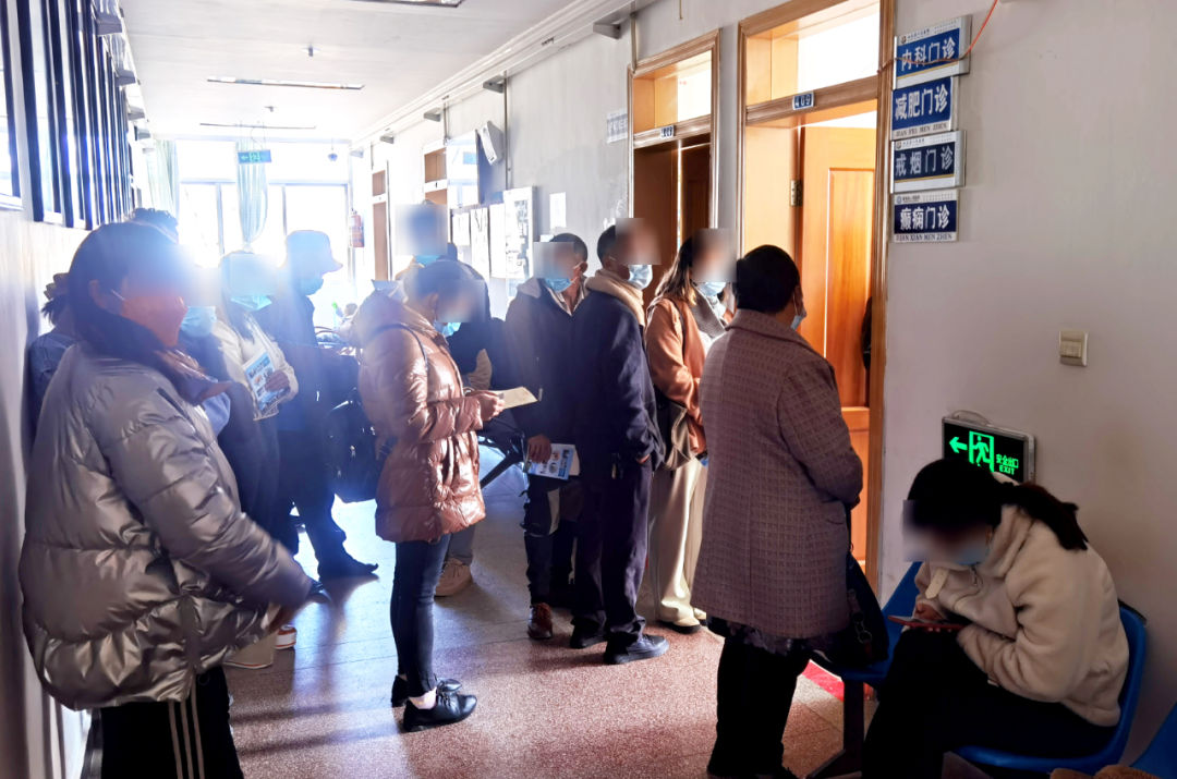 【保山安利醫(yī)院】腫瘤科張穎東主任赴施甸縣人民醫(yī)院開展腫瘤?？谱\、查房