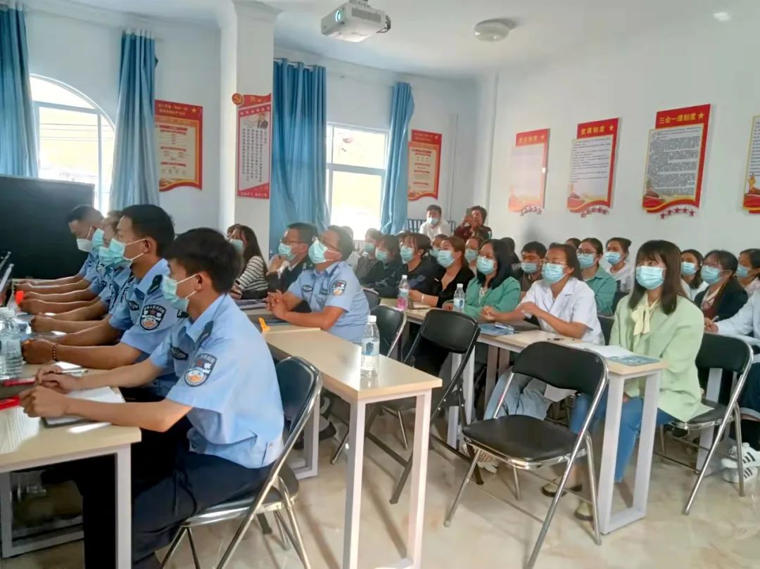 【保山安利醫(yī)院】我院攜手瓦窯衛(wèi)生院開展鎮(zhèn)村兩級(jí)醫(yī)護(hù)人員防護(hù)服穿脫、核酸采樣技能培訓(xùn)及腫瘤、生殖學(xué)術(shù)交流