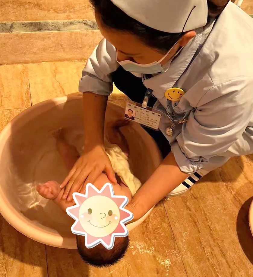 【保山安利醫(yī)院】新手媽媽別著急，寶寶護(hù)理可為您上門服務(wù)~