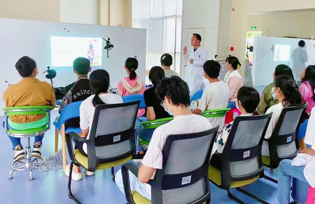 【保山安利醫(yī)院】康復(fù)醫(yī)學(xué)科第七期青少年脊柱健康公益培訓(xùn)班圓滿(mǎn)結(jié)束
