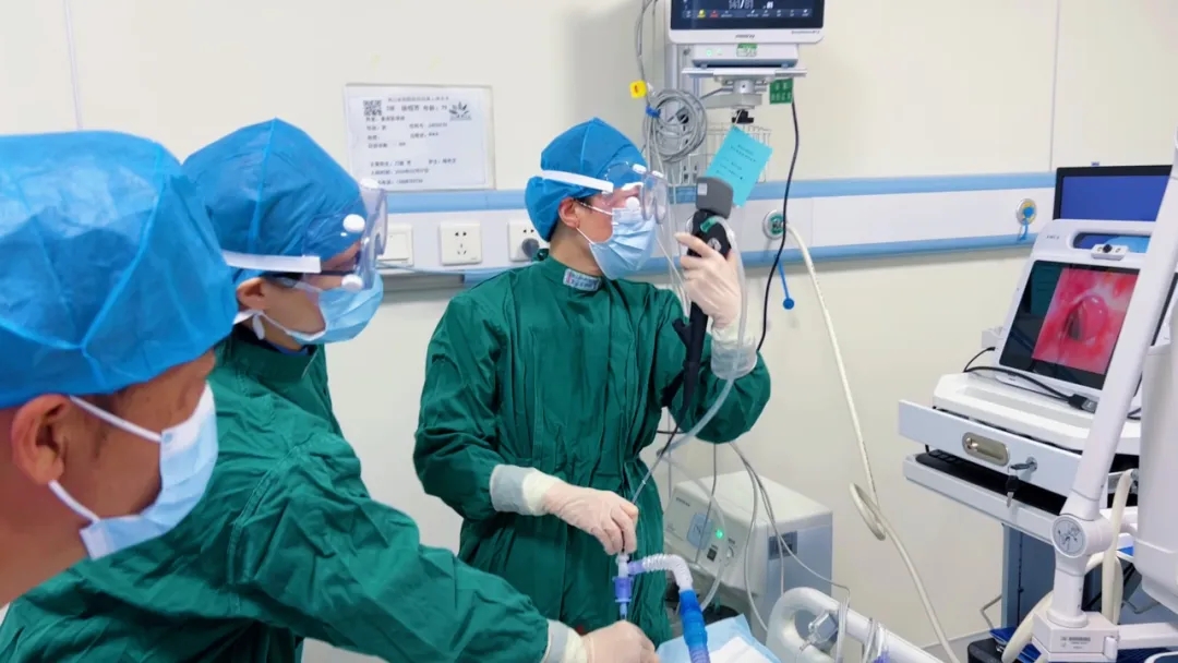 我院成功開展首例氣管內(nèi)金屬支架植入術(shù)，為氣道狹窄患者打開“生命通道”！
