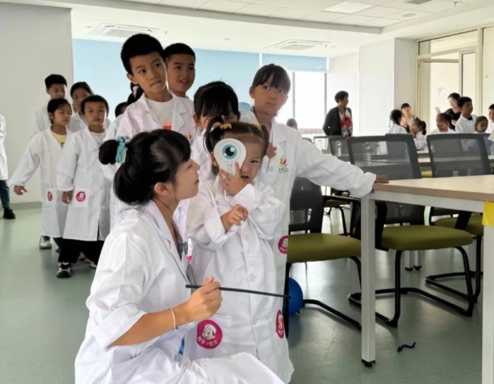探索“視”界奧秘，呵護(hù)心靈之窗——“小小眼科醫(yī)生”活動(dòng)圓滿舉辦