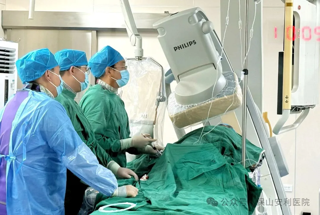 【生死時(shí)速】從胸痛到血管開通僅60分鐘！遠(yuǎn)端橈動(dòng)脈入路實(shí)現(xiàn)“針孔里的救命術(shù)”