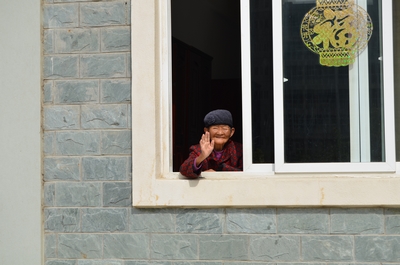 老人們和我們再見